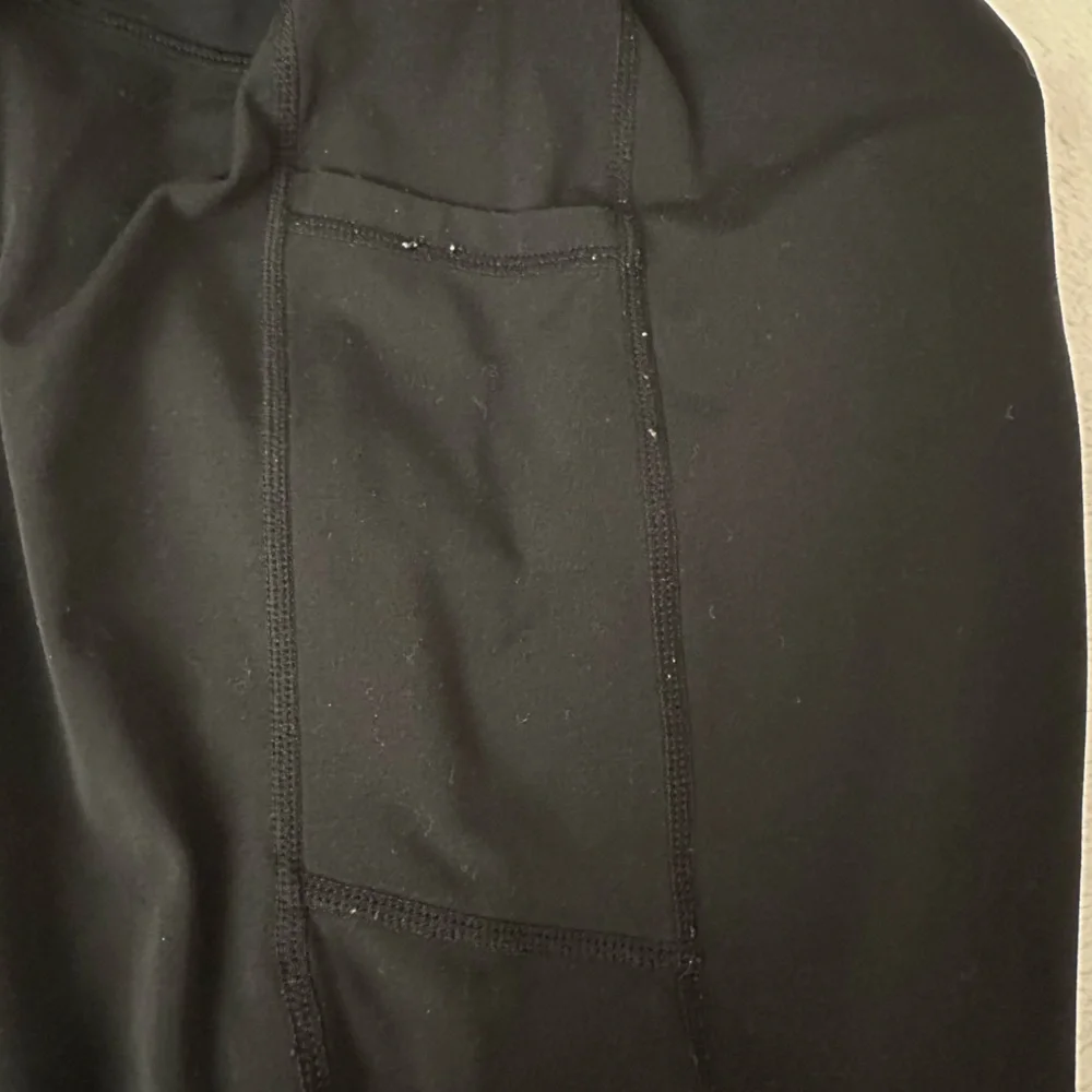 Women's Black Leggings with Pocket - Picture 3 of 4